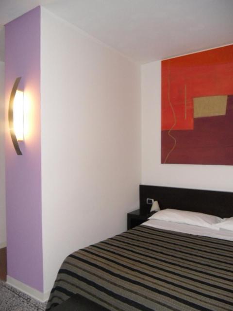 Hotel Zeffiro Sabaudia Zimmer foto